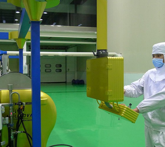 公司擁有三條原裝進(jìn)口冷榨橄欖油加工生產(chǎn)線(xiàn)，兩條德國(guó)福樂(lè)偉和一條意大利貝亞雷斯單一品種生產(chǎn)線(xiàn)，日加工鮮果能力達(dá)560噸，通過(guò)低溫純物理冷榨最大..